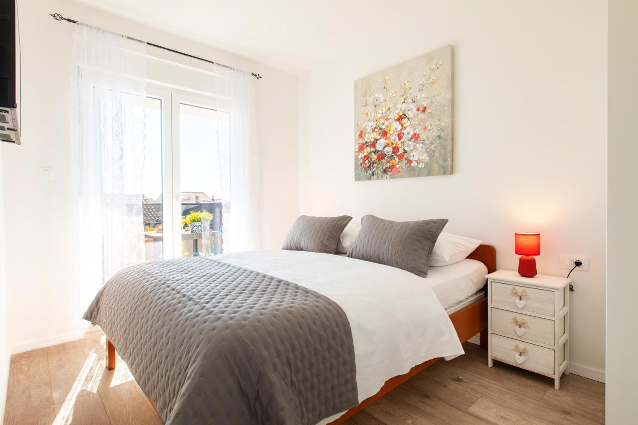 Sunny Island Apartment Трогир Екстериор снимка