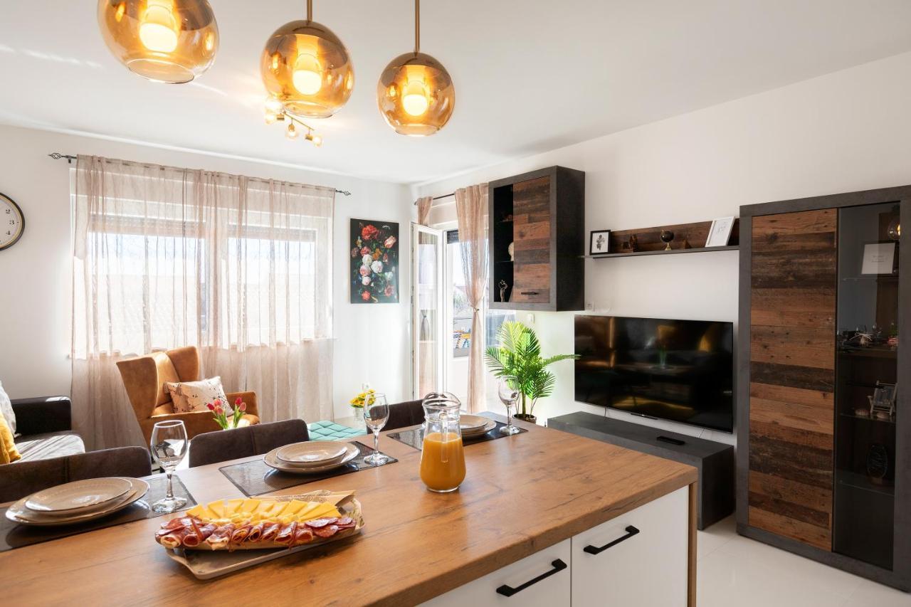 Sunny Island Apartment Трогир Екстериор снимка