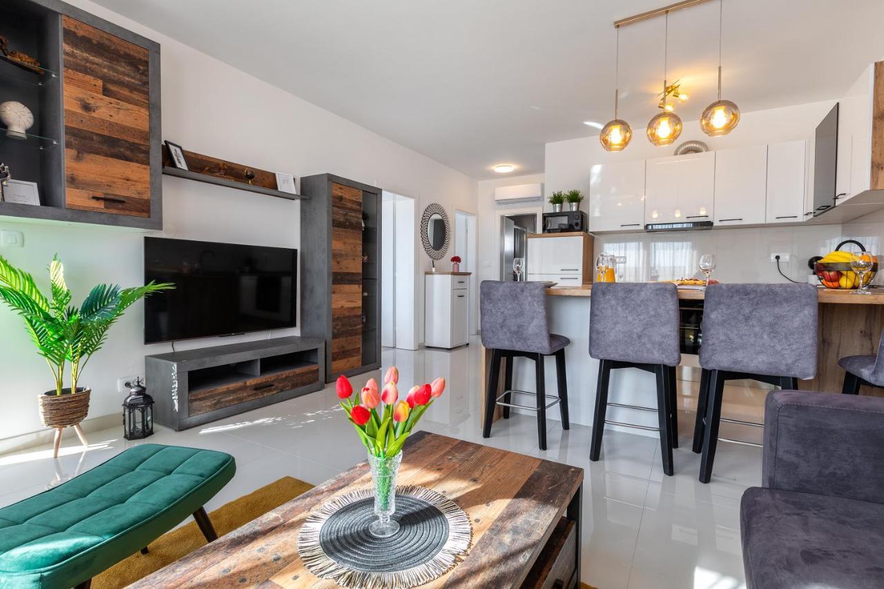 Sunny Island Apartment Трогир Екстериор снимка