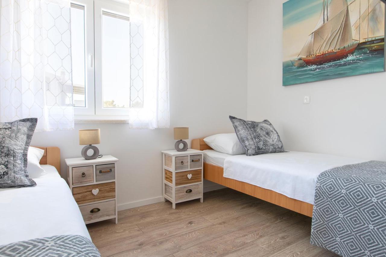 Sunny Island Apartment Трогир Екстериор снимка
