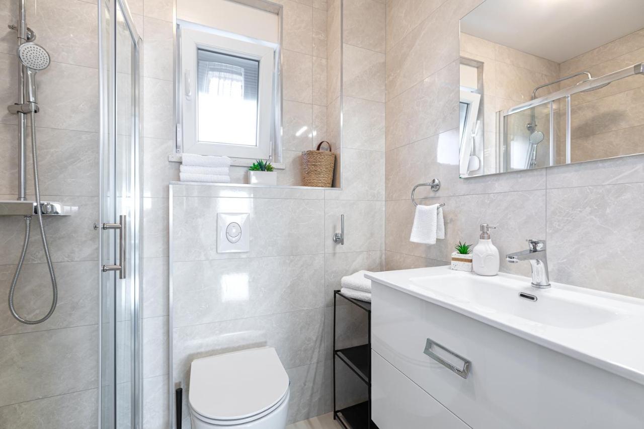 Sunny Island Apartment Трогир Екстериор снимка