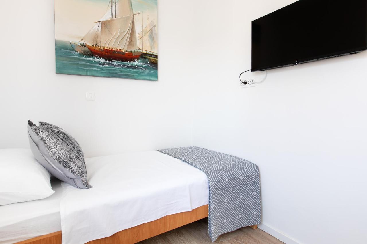 Sunny Island Apartment Трогир Екстериор снимка